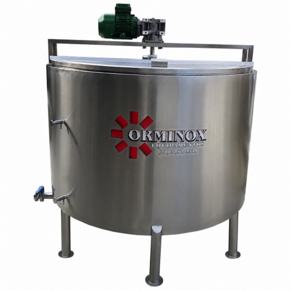 Tanque isotérmico com tela perfurada e canaletas para circulação de água, fabricado totalmente em aço inox